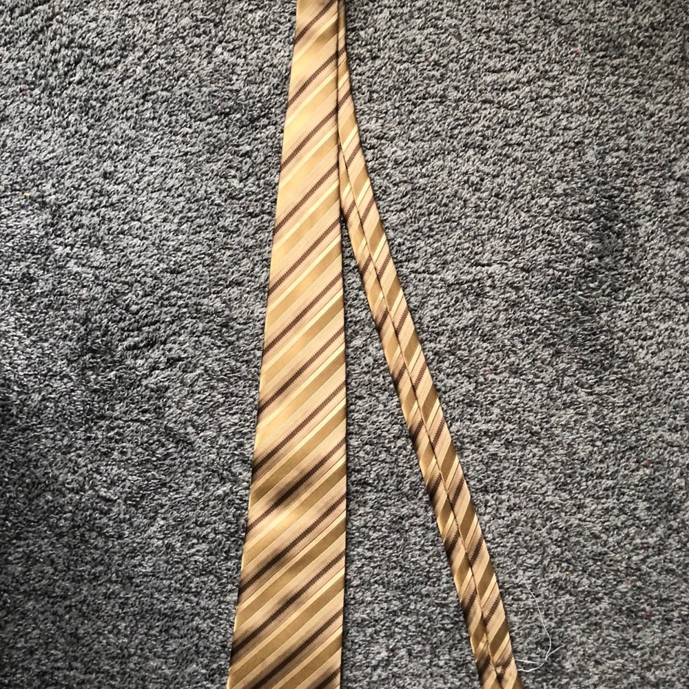 Men’s Tie - Picture 2 of 3